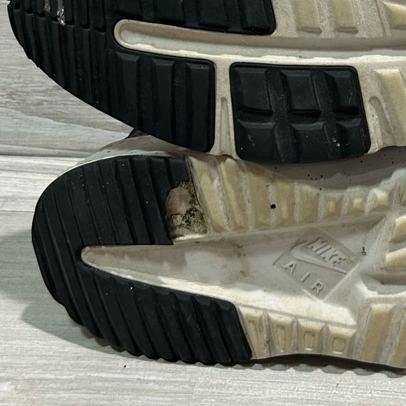 Nike Air Huarache Sneakers Shoes - Picture 10 of 12